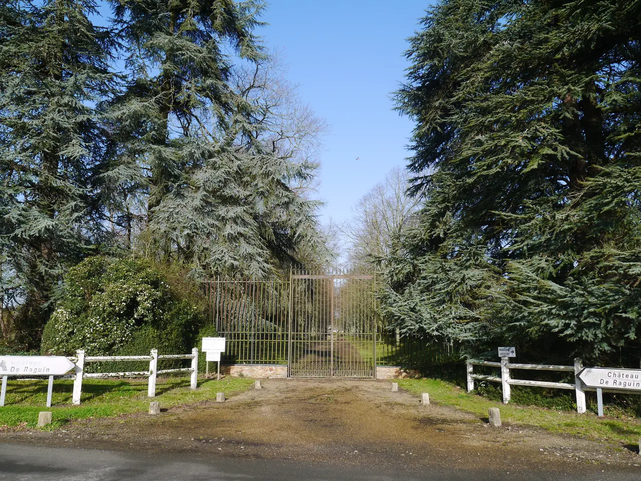49 Chazé-sur-Argos château du Raguin entrée