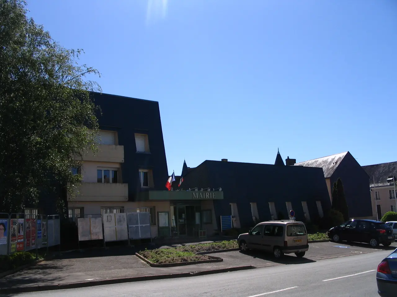 Connerré - Town hall