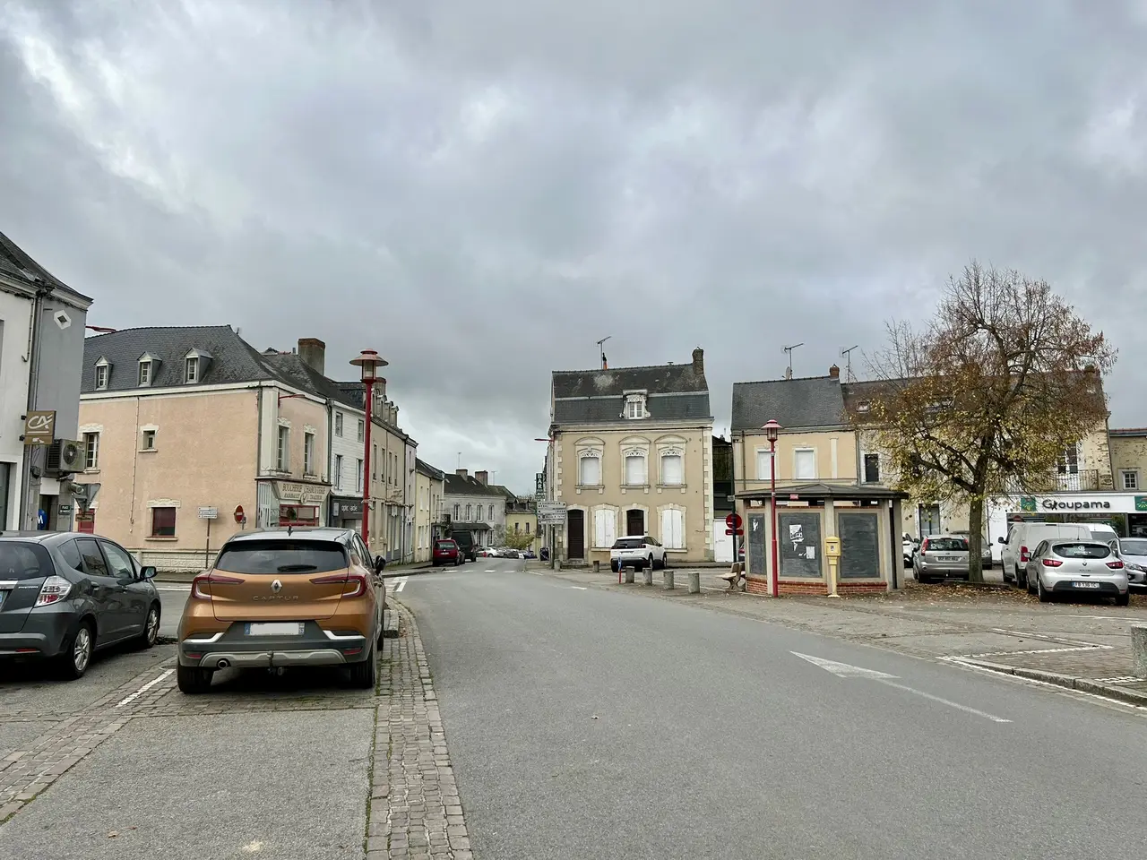 Cossé-le-Vivien - place du Marché