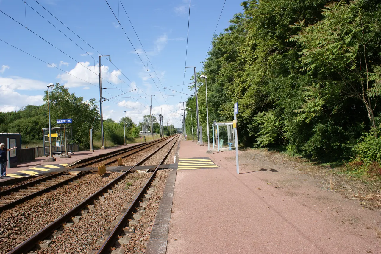 File:Gare-Drefféac-2014 01.JPG