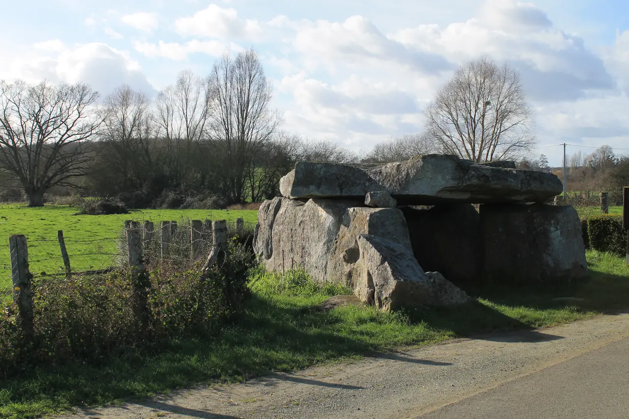 Le dolmen de la Pierre Couverte, à Duneau