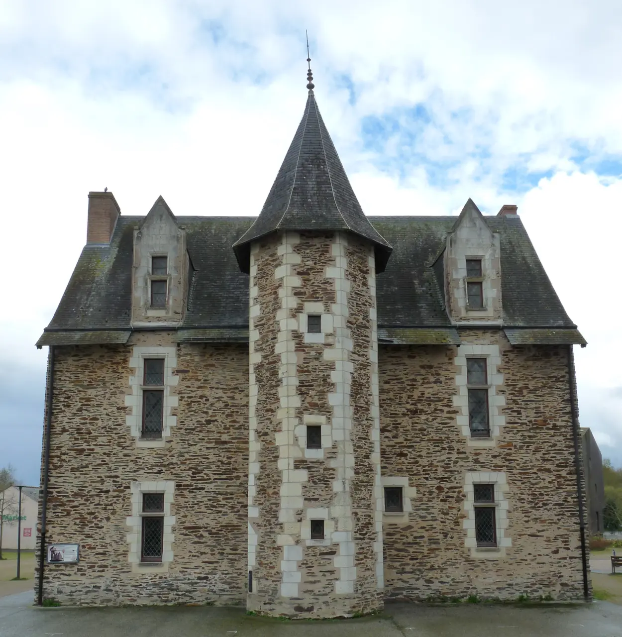 Écouflant (49) Logis de Bellebranche - Extérieur - 01