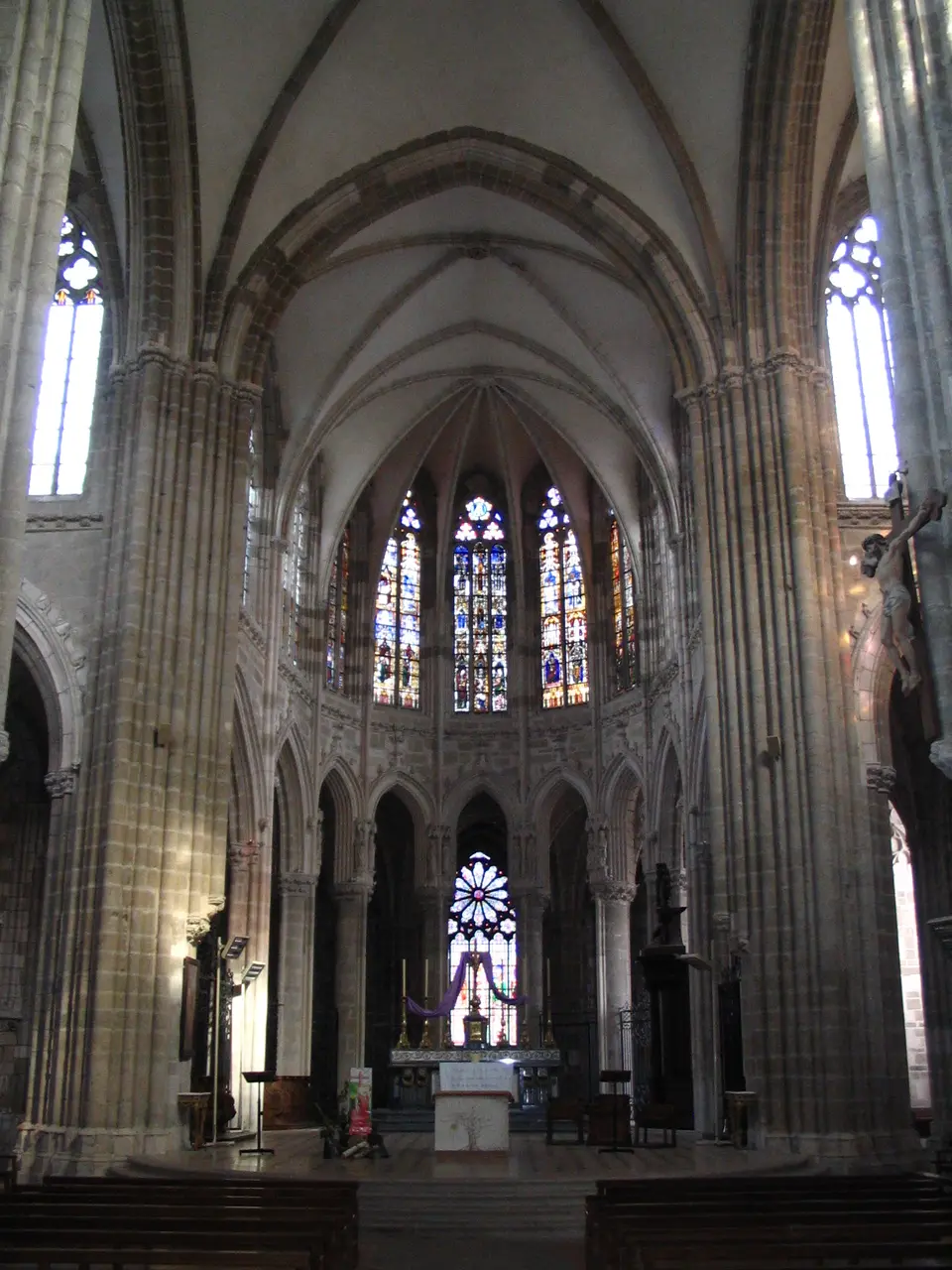 Évron - Abbaye Notre-Dame - Nef - 1