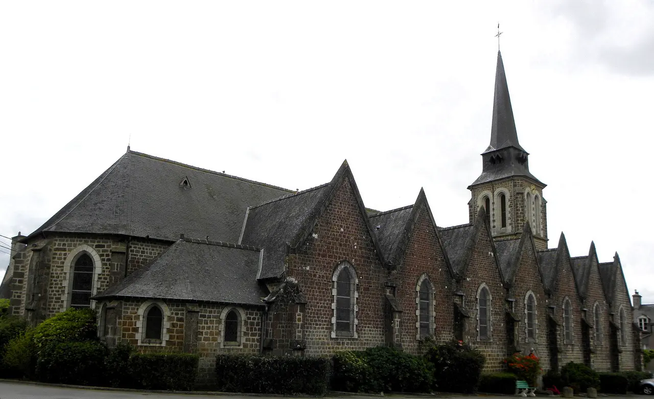 Fougerolles-du-Plessis (53) Église 01
