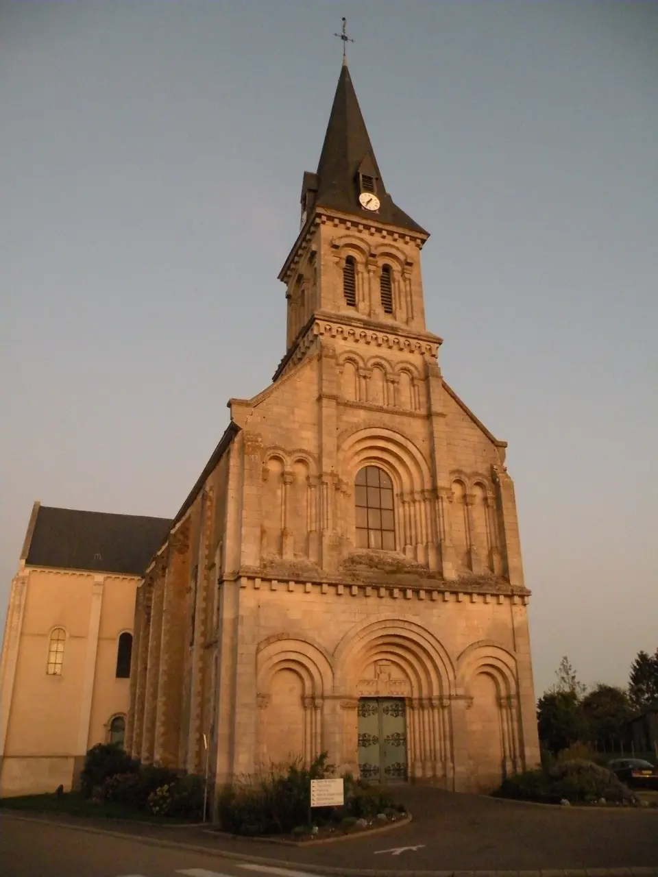 La Baconnière - Église