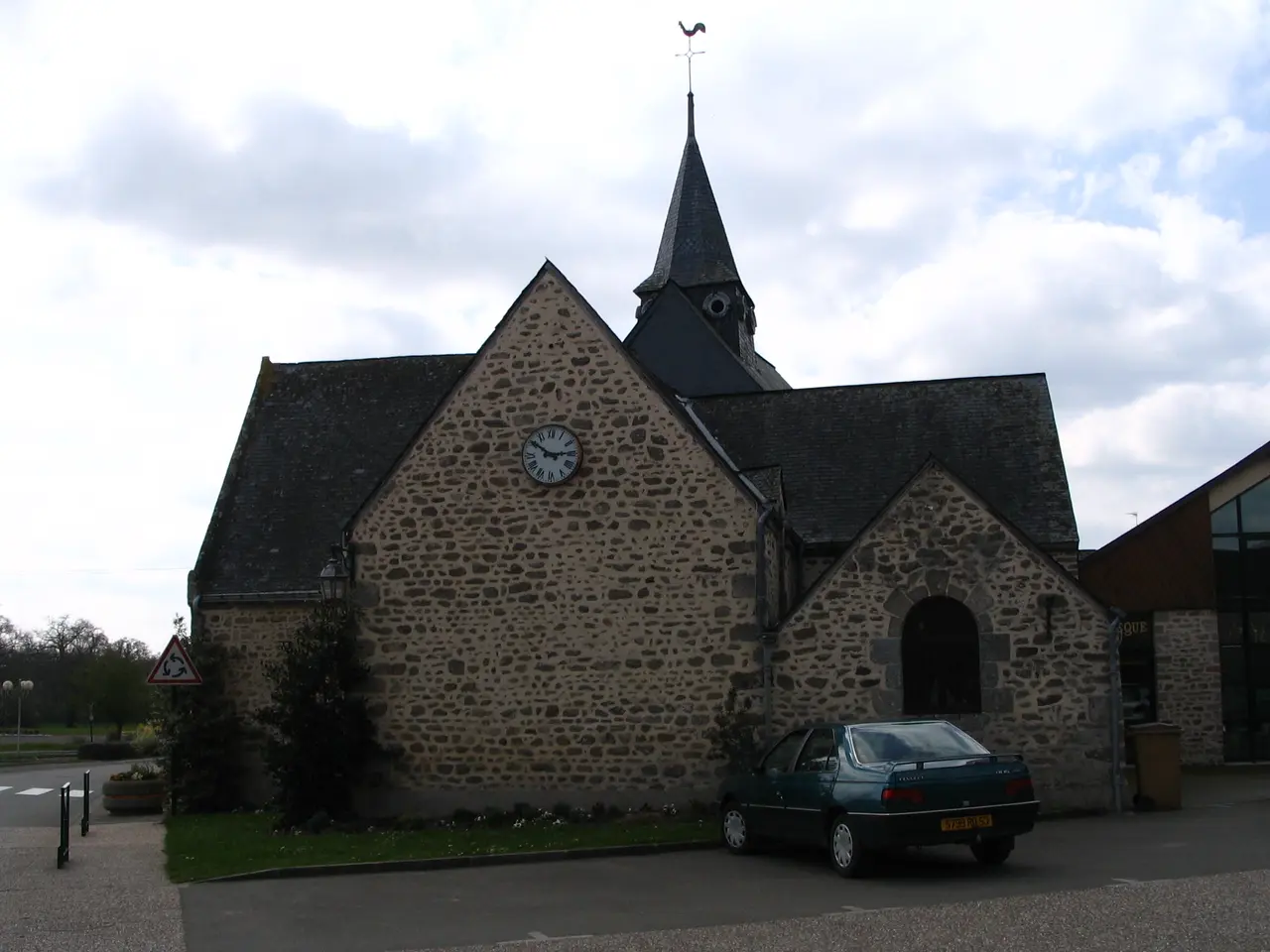La Bazoge-Montpinçon - Church