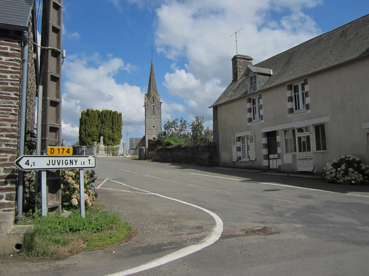 La Bazoge (Manche) - Vue du bourg