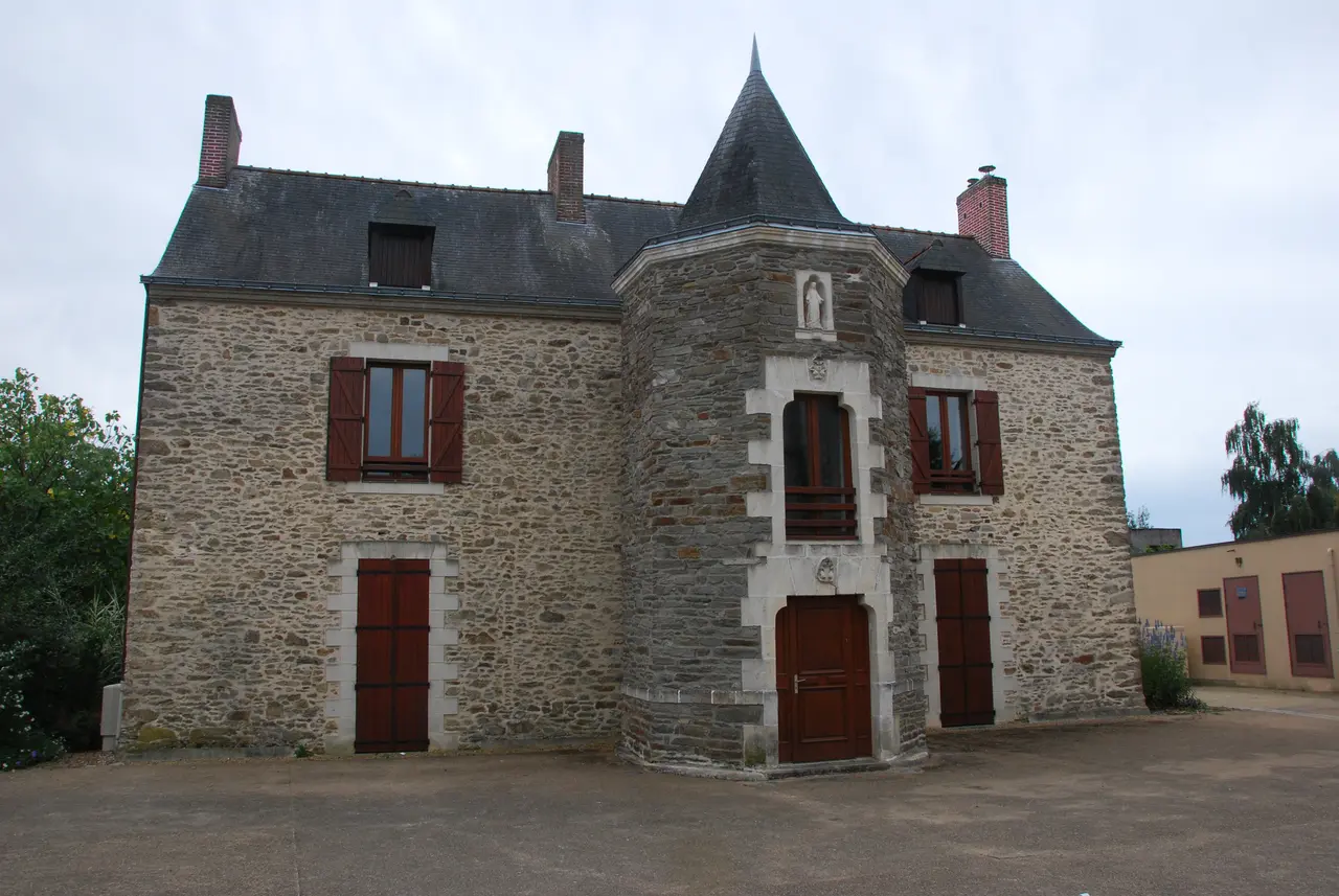 File:44 La-Chapelle-des-Marais Mediatheque.JPG