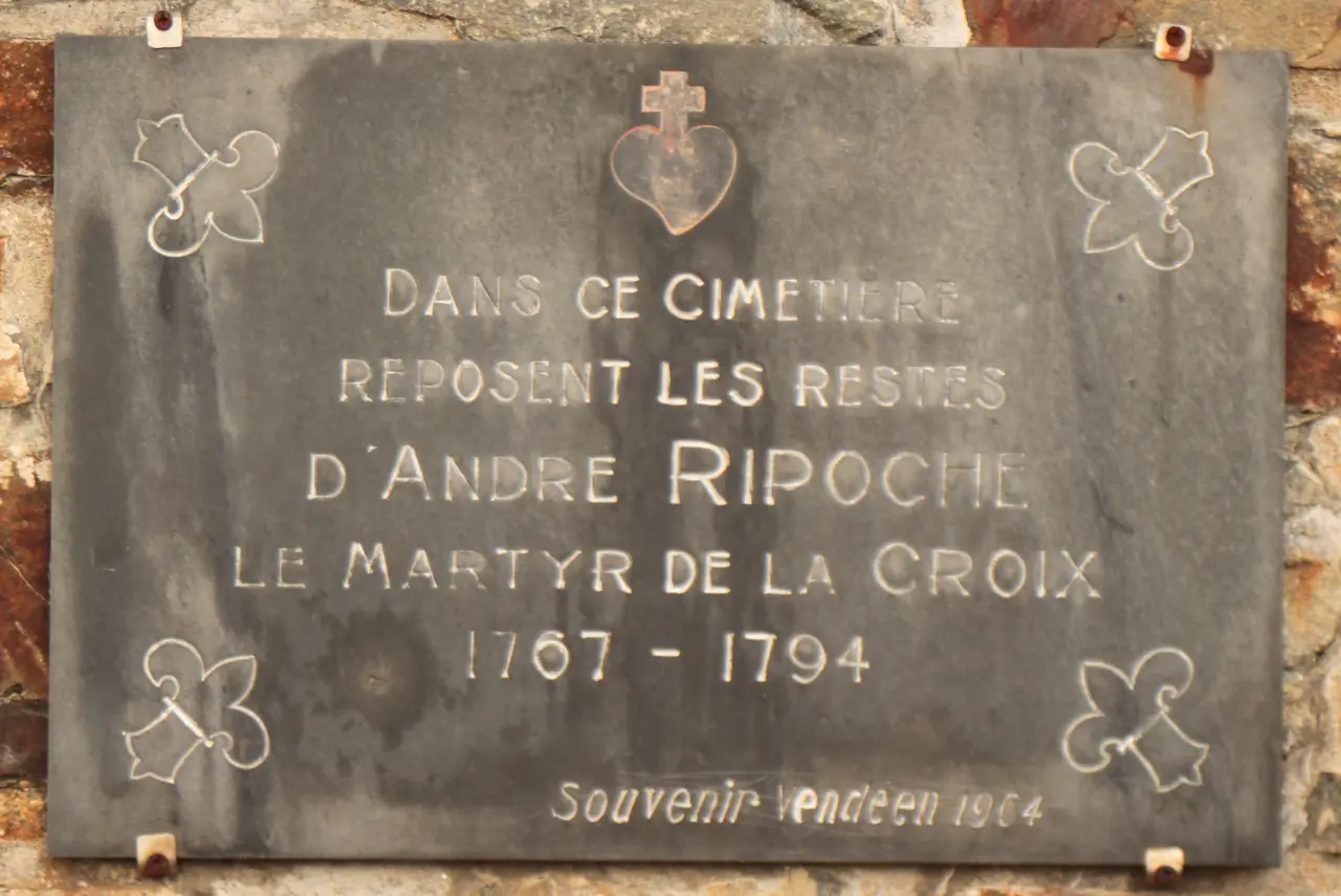 W00147 La Chapelle-Heulin Croix du Cimetière Plaque Restes d'André Ripoche Souvenir Vendéen 57182