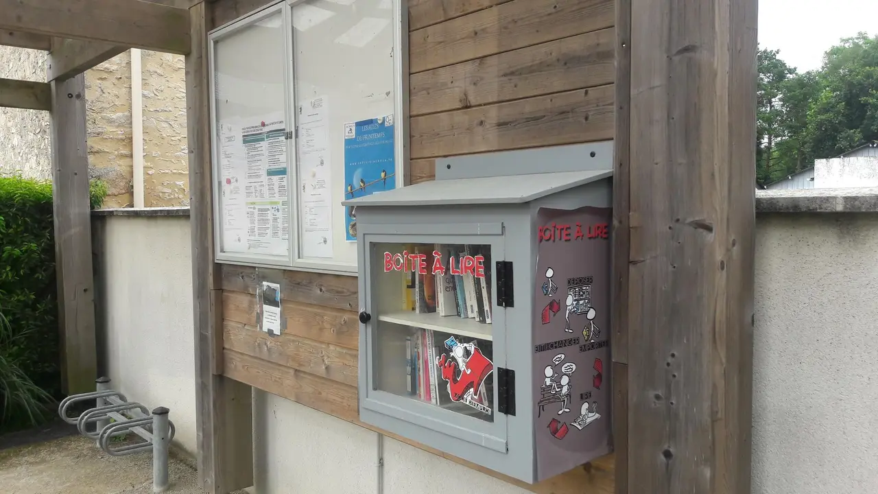La Chapelle-Launay - boite à livres - mapillary 557002159010709