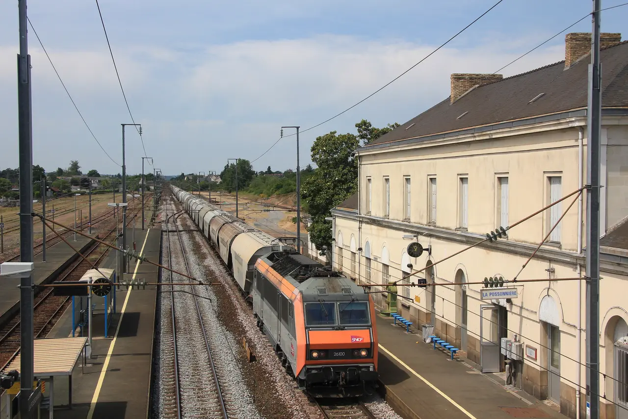 BB26100 + trémies céréales à La Possonnière par Cramos