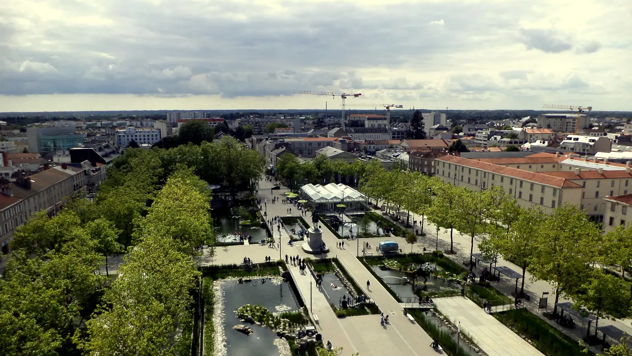 Place Napoléon de La Roche-sur-Yon depuis l'église
