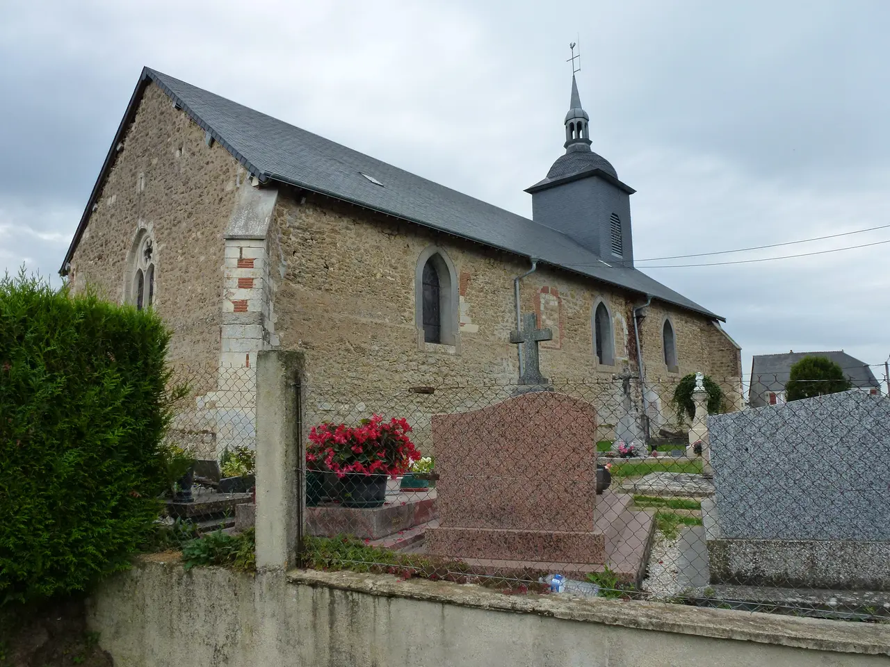 La Romagne (Ardennes) église Église Saint-Jean