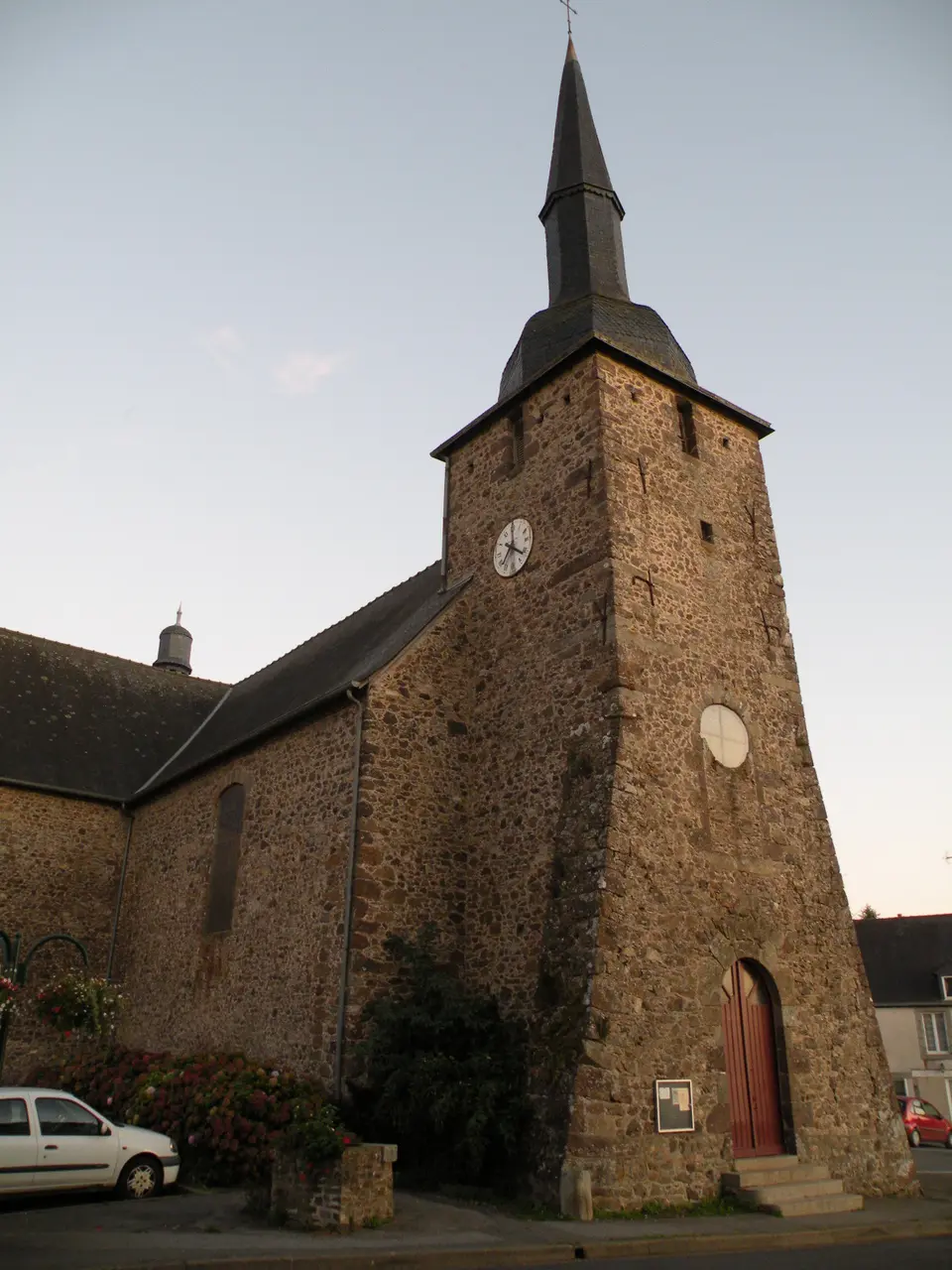 Le Bourgneuf-la-Forêt - Église 02