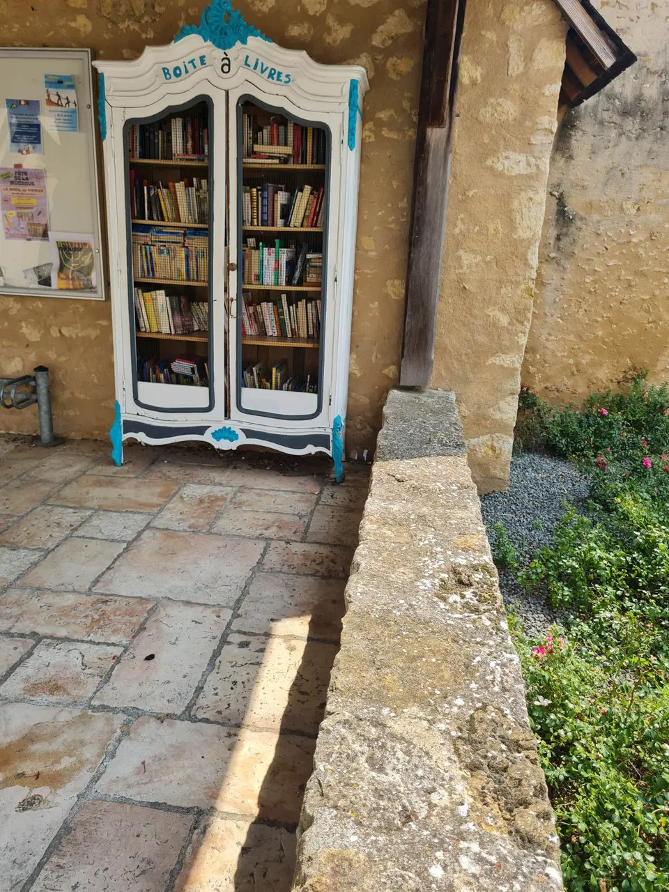 Le Breil-sur-Mérize - Place de Verdun - boîte à livres