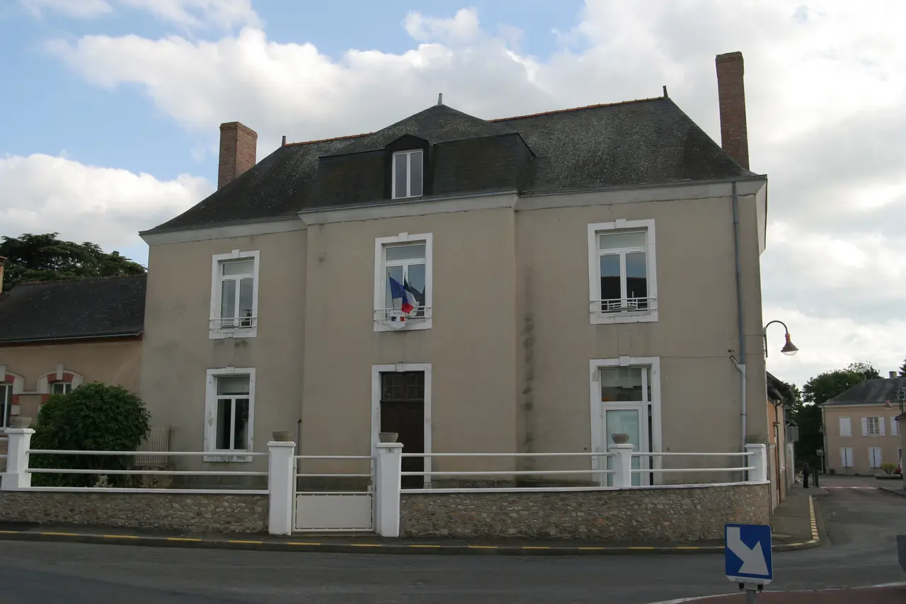 File:Le Breil-sur-Mérize - École.JPG