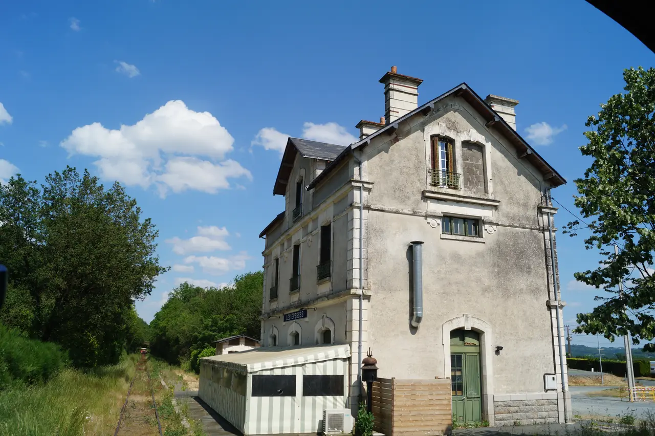 Gare des Épesses (vue 1, Éduarel, 4 juin 2023)