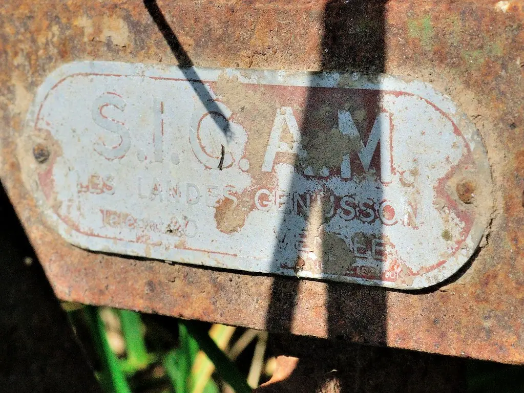 SICAM, charrue (France, Les Landes-Genusson, vendée)