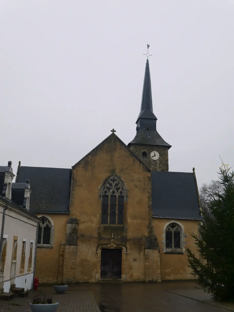 49 Montigné les Rairies église Saint-Pierre