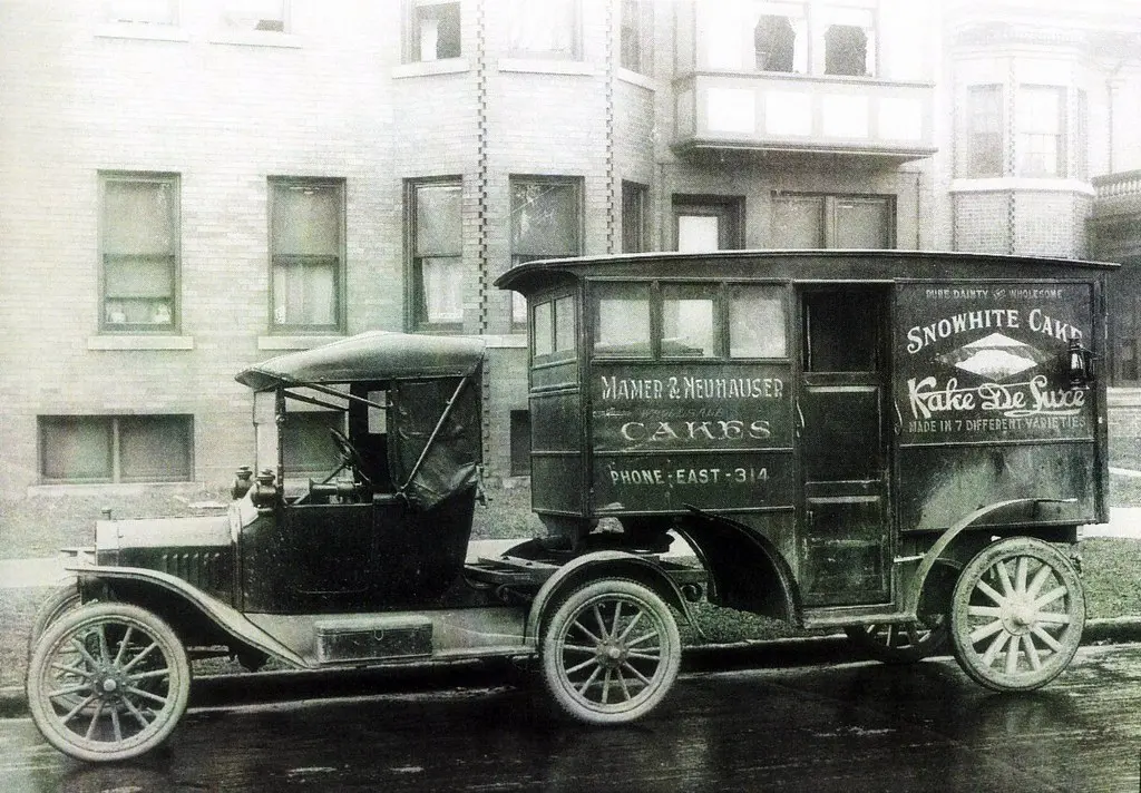 Snowhite Cakes Delivery Vehicle, Mamer & Neuhauser