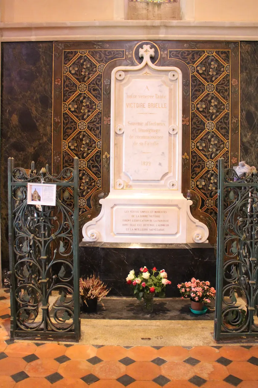 File:Chapelle Saint-Joseph de Méral - Tombeau de Victoire Brielle.JPG