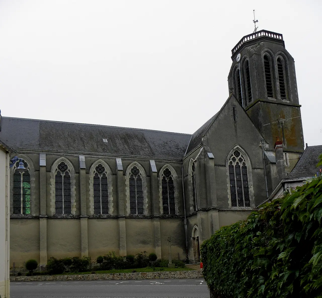 Méral (53) Église Saint-Pierre 02
