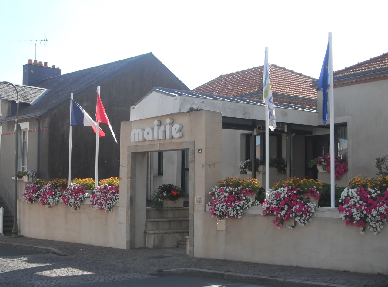 Mairie de Mesnard la Barotière