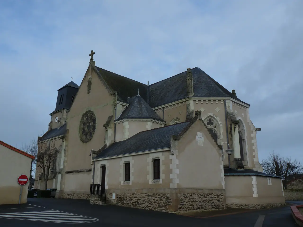 Montilliers (49) Église Saint-Hilaire - Extérieur