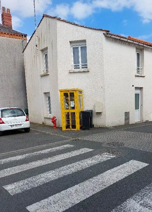 Montrevault-sur-Èvre - Rue Foch (Montrevault) - boîte à livres