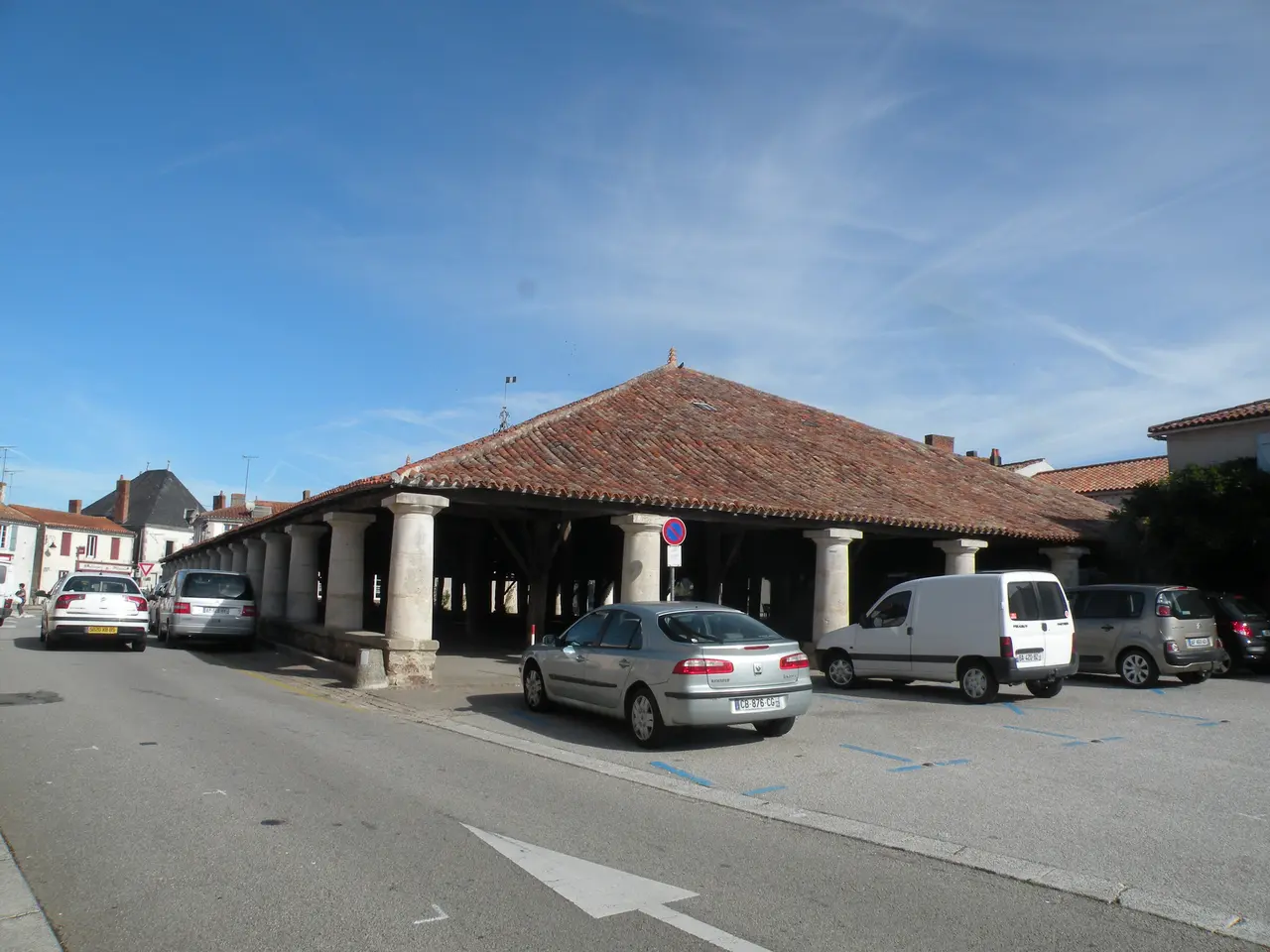 Moutiers-les-Mauxfaits halles 03