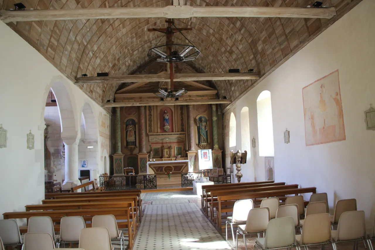 Intérieur église Saint-Étienne de Neufchâtel-en-Saosnois 2 - wiki takes le Saosnois