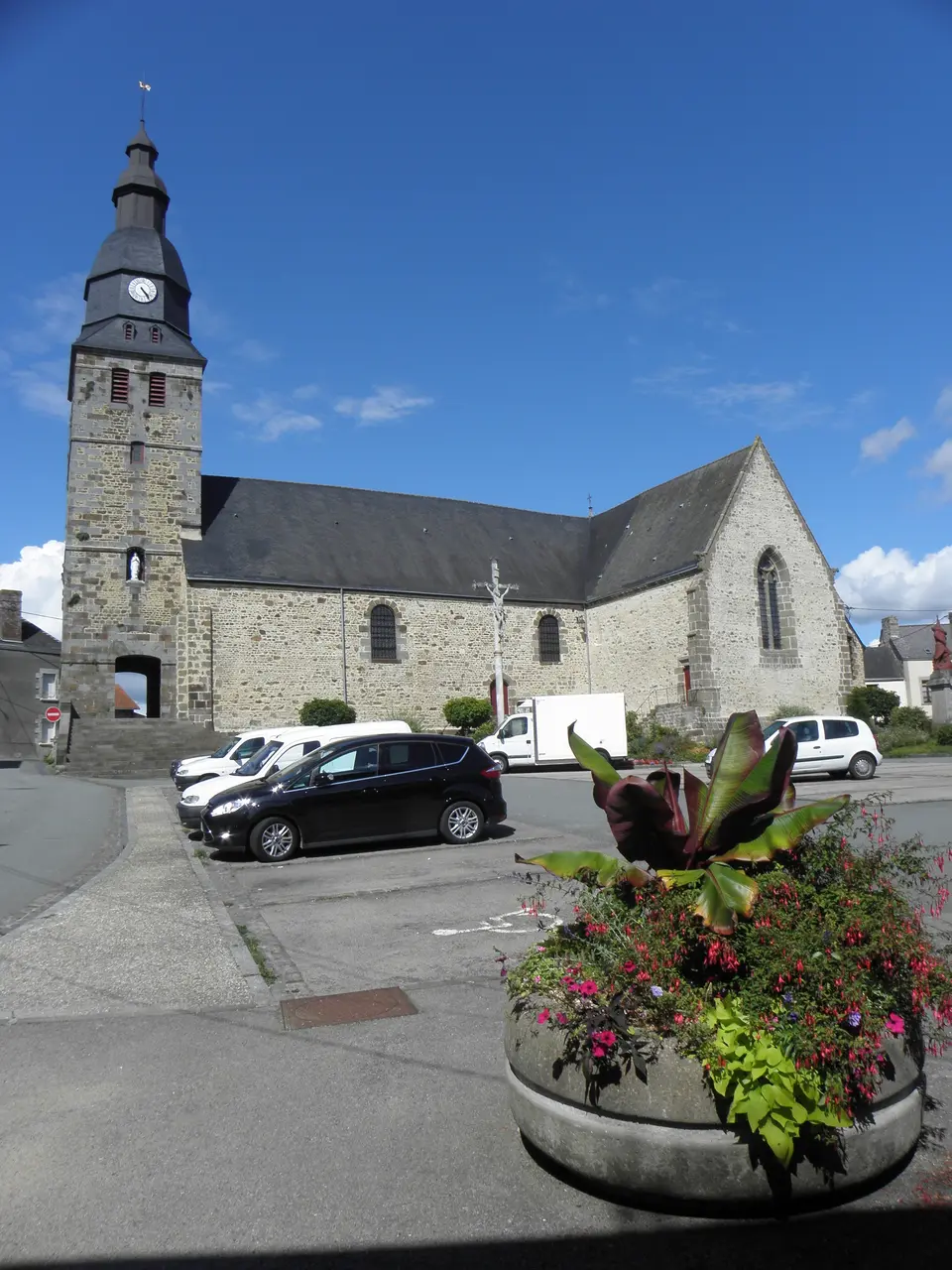 Oisseau (53) Église