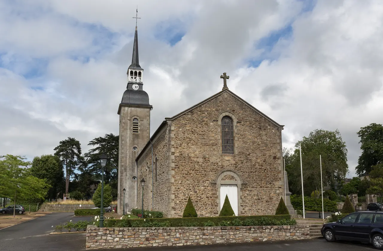 Port-Brillet - Église 01