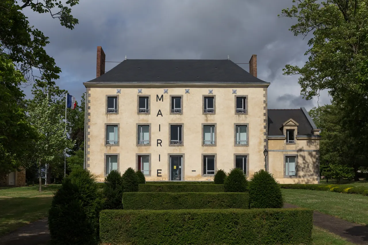 Port-Brillet - Mairie 01