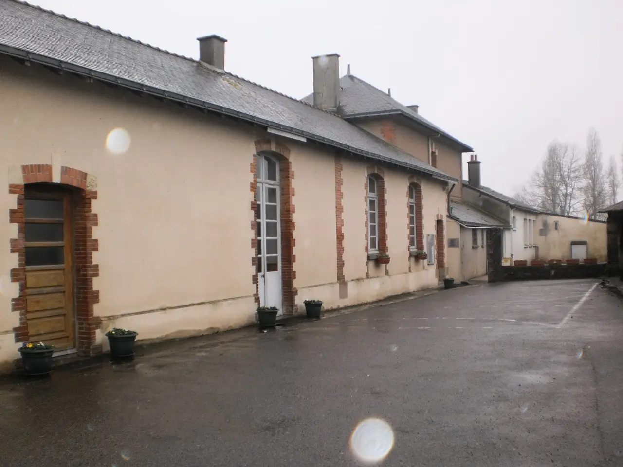 File:Pouillé-les-Côteaux - mairie.JPG