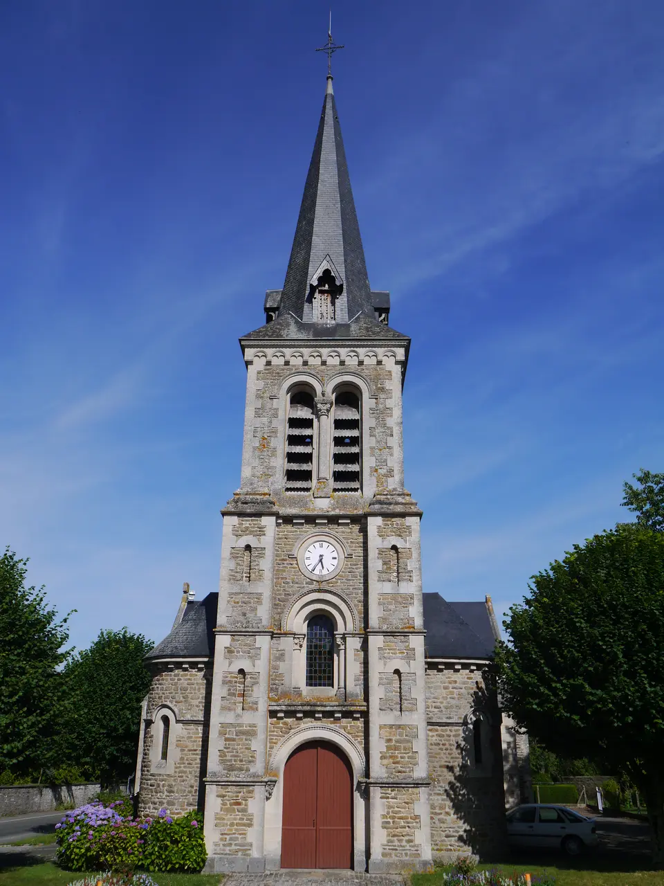 File:53 Saint-Baudelle église.jpg