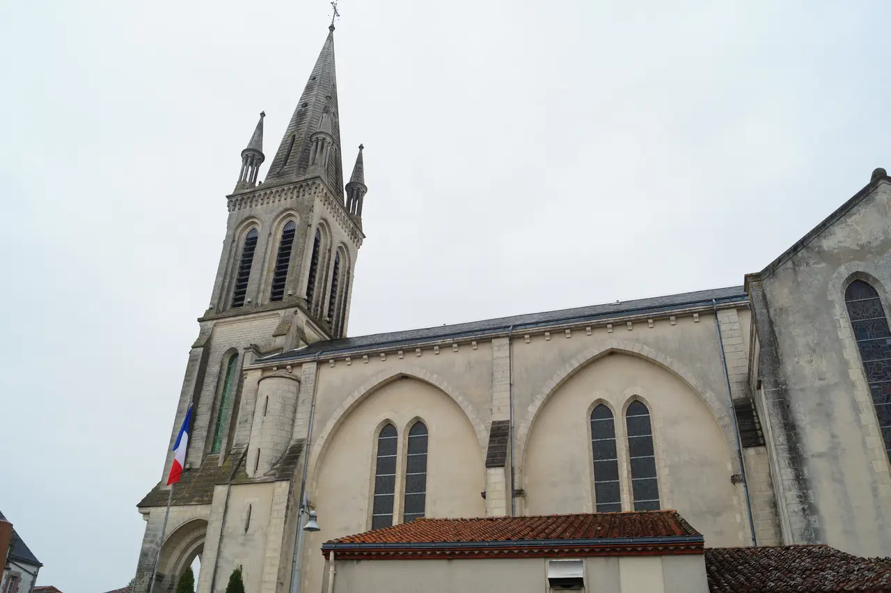 File:Église Saint-Denis de Saint-Denis-la-Chevasse (vue 2, Éduarel, 17 mai 2017).jpg