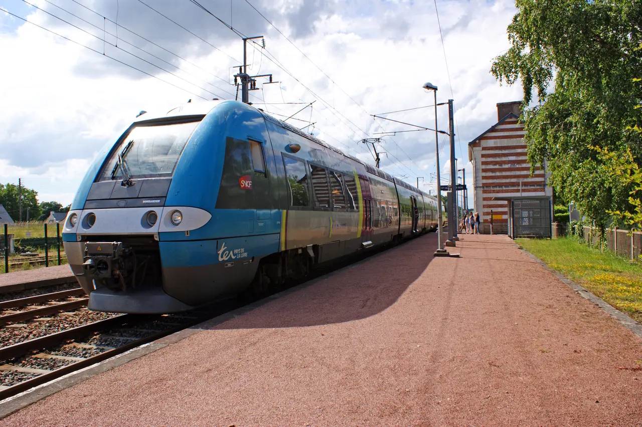 File:Gare-Saint-Gildas-des-Bois-2014 01.JPG