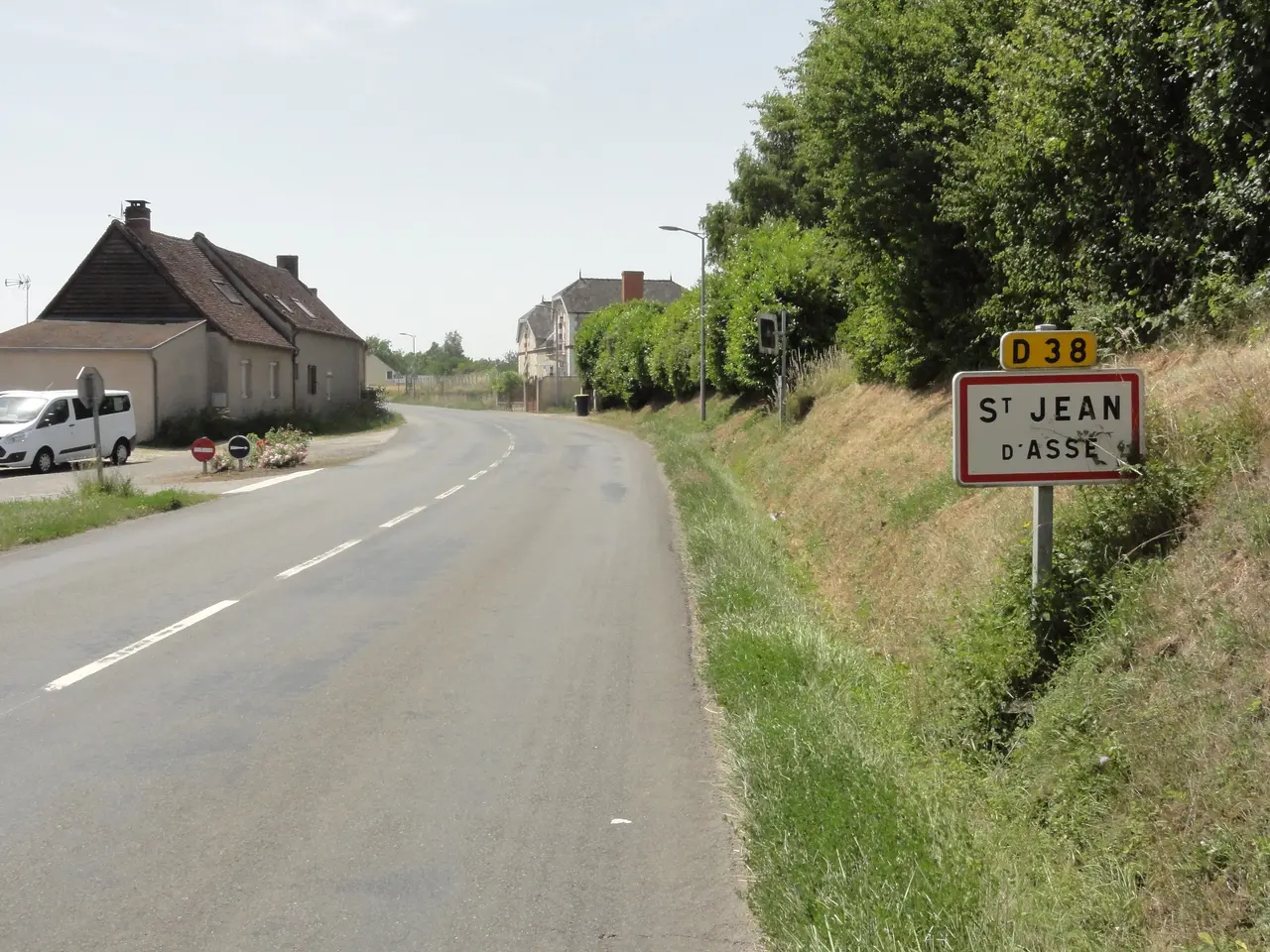 Saint-Jean-d'Assé (Sarthe) entrée
