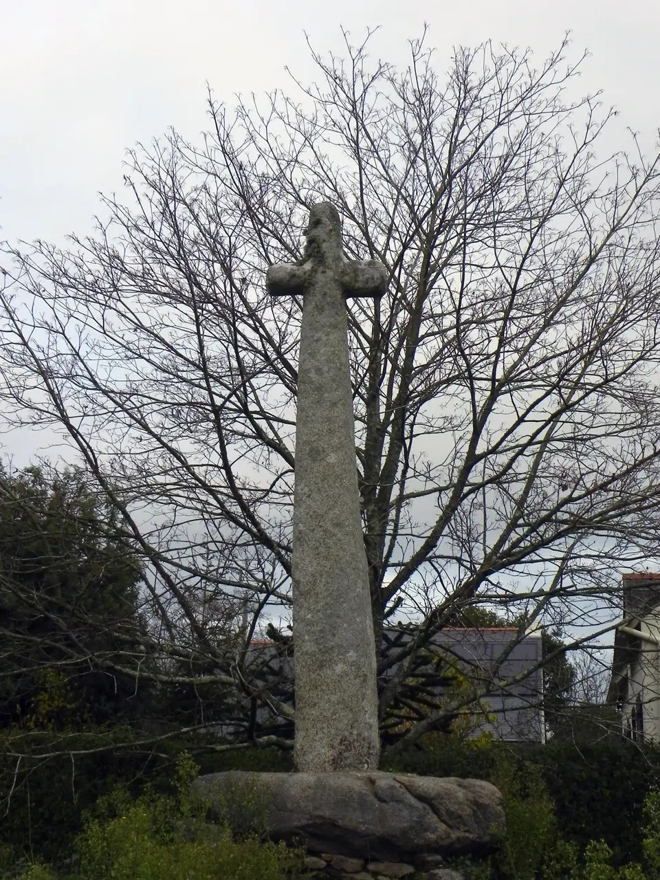 Croix-Menhir de Keralio, Saint-Lyphard
