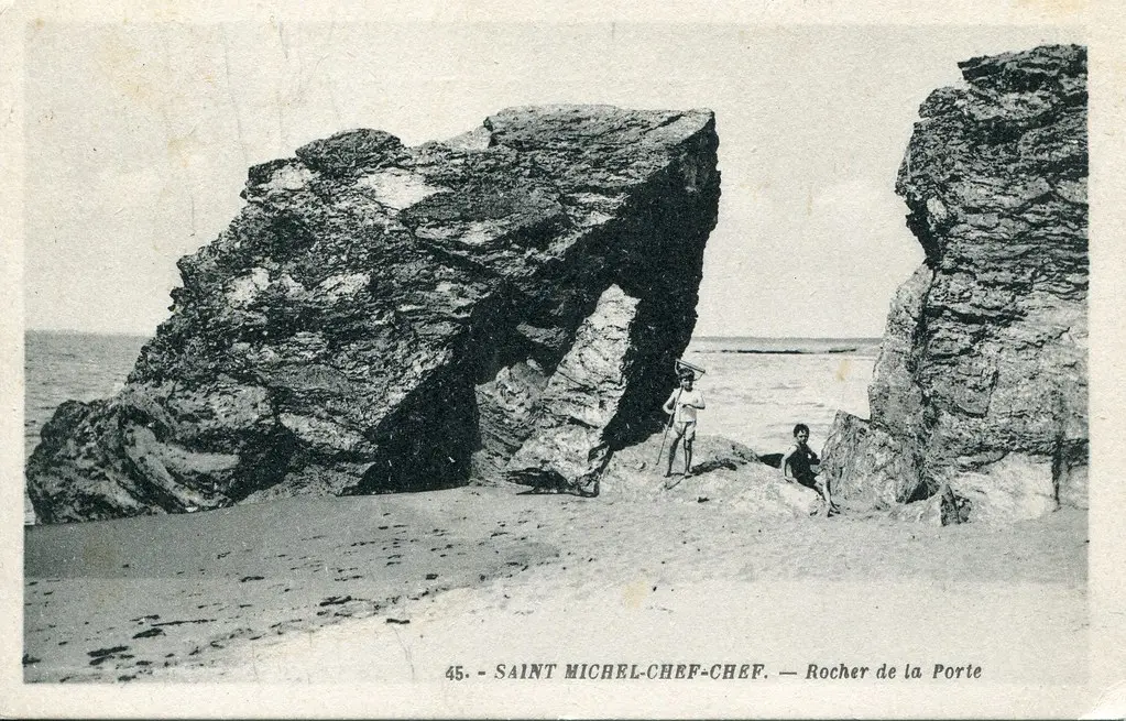 45. Saint Michel-Chef-Chef. Rocher de la Porte (c.1930)