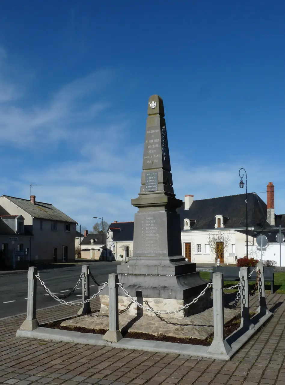 Saint-Philbert-du-Peuple (49) Monument aux morts
