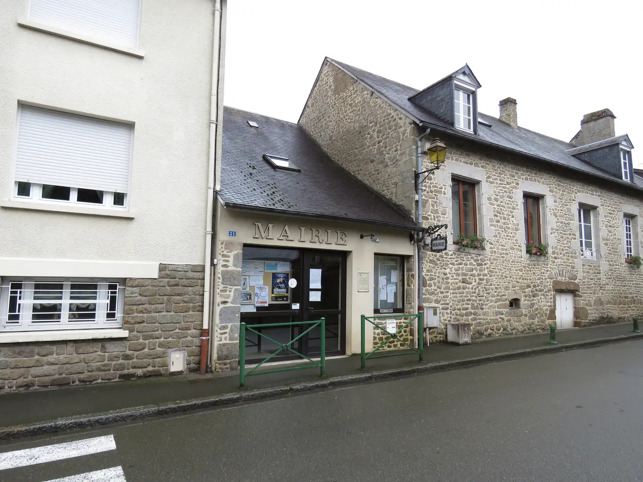 Saint-Pierre-des-Nids - Mairie