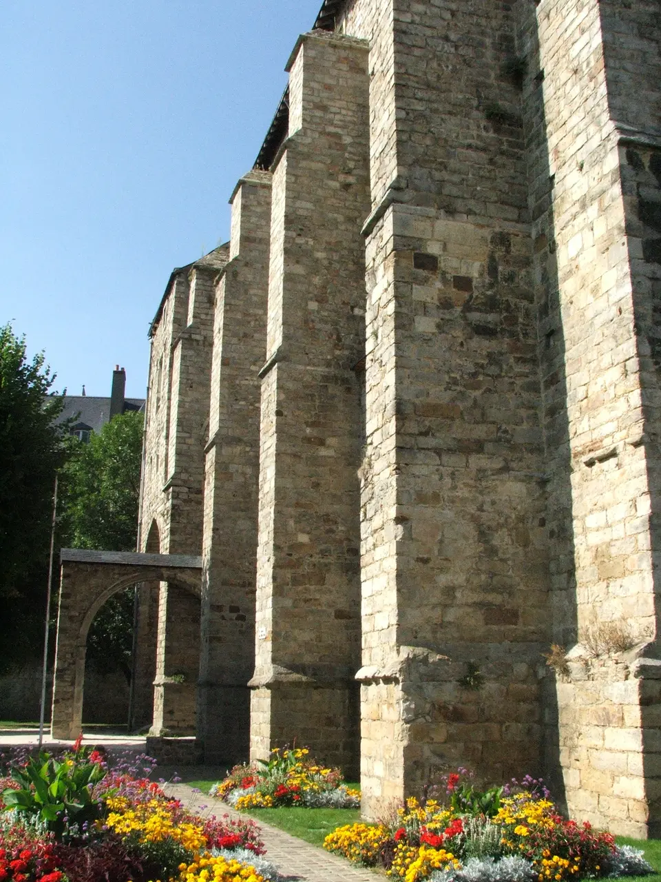 Jardins Pierres de Ronsard Collégiale Saint-Pierre-la-Cour