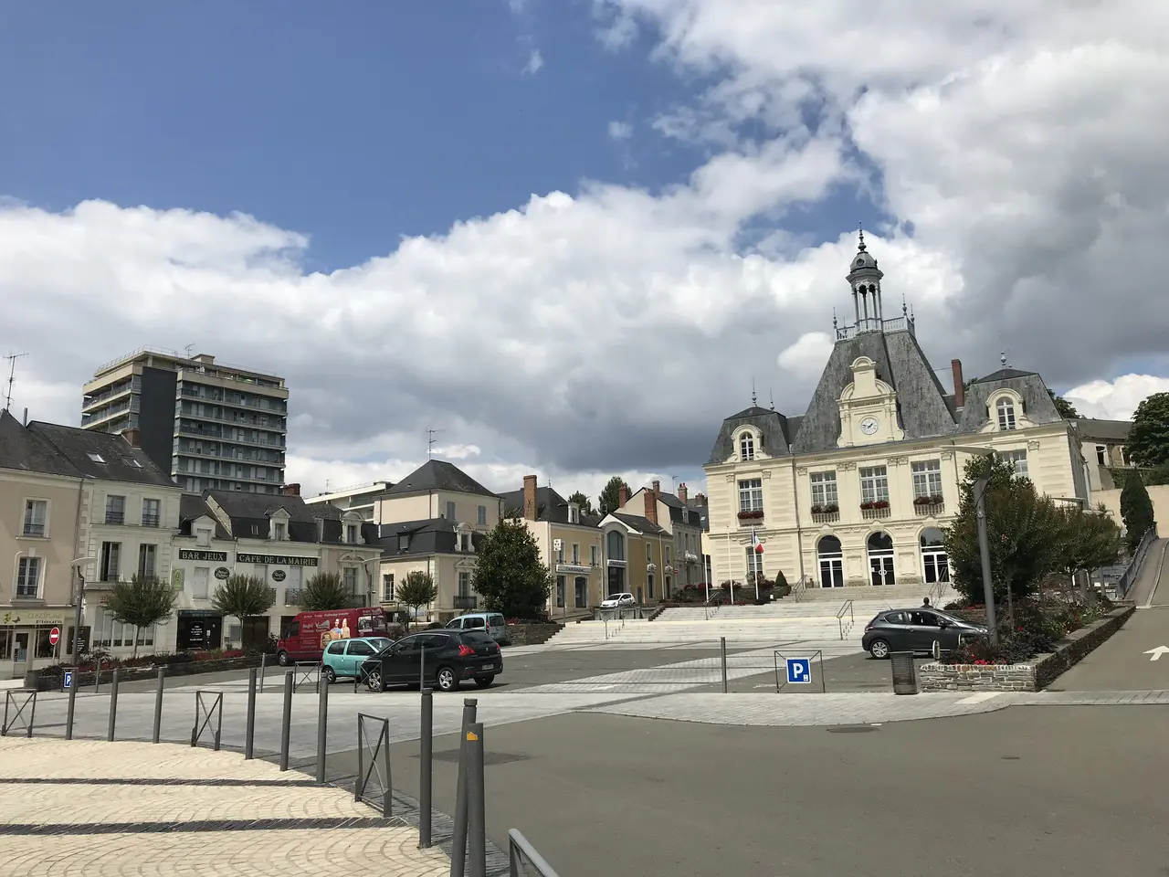 Segré-en-Anjou Bleu - place Aristide Briand