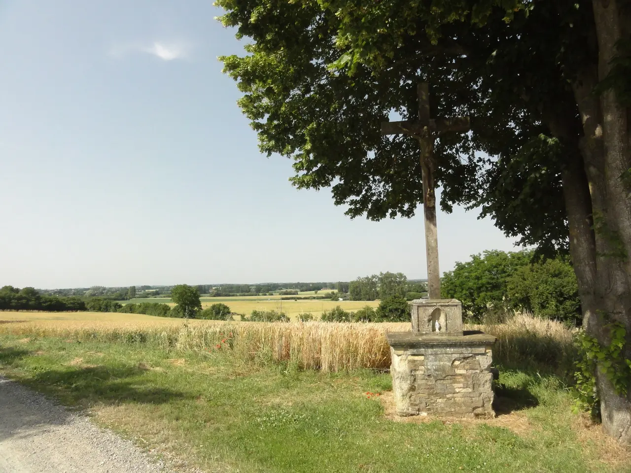 Souligné-sous-Ballon (Sarthe) calvaire D227