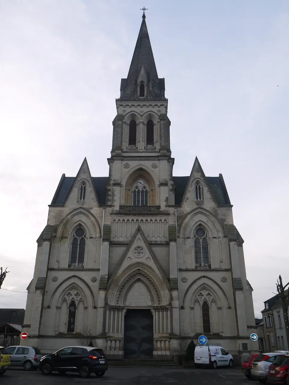 File:49 Tiercé église.jpg