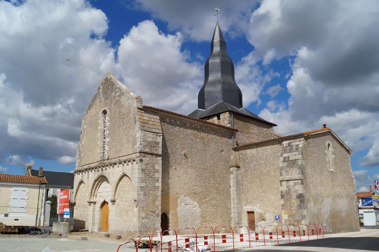 File:Église Saint-Jean-l’Évangéliste de Triaize (vue 1, Éduarel, 14 juillet 2016).jpg