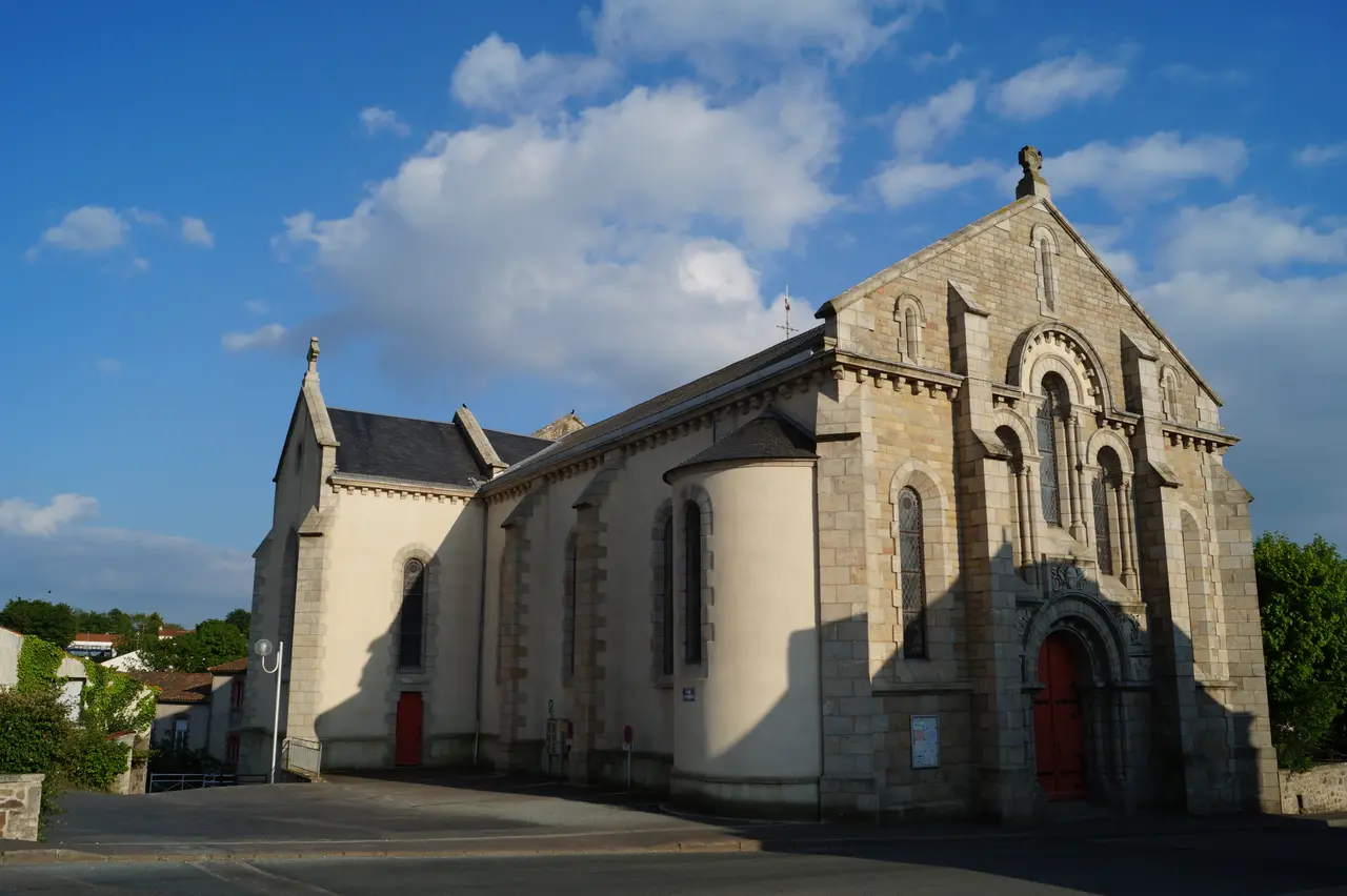 File:Église Saint-Pierre de Venansault (vue 1, Éduarel, 8 mai 2017).jpg