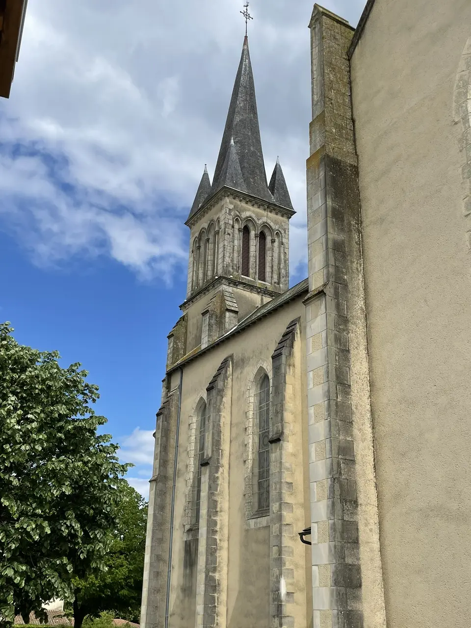 NOTRE DAME ASSOMPTION VENDRENNES LYROY 003